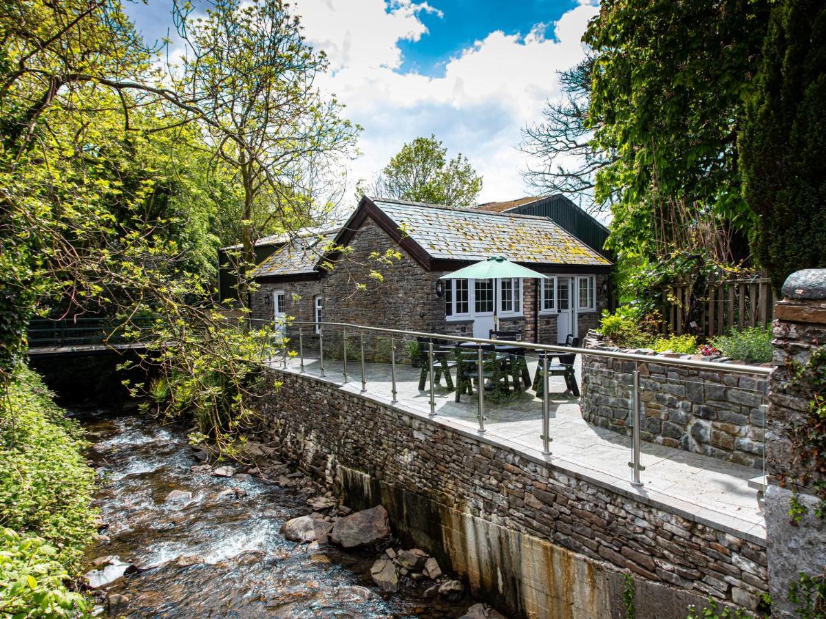 Swansea Valley Holiday Cottages Cilybebyll エクステリア 写真