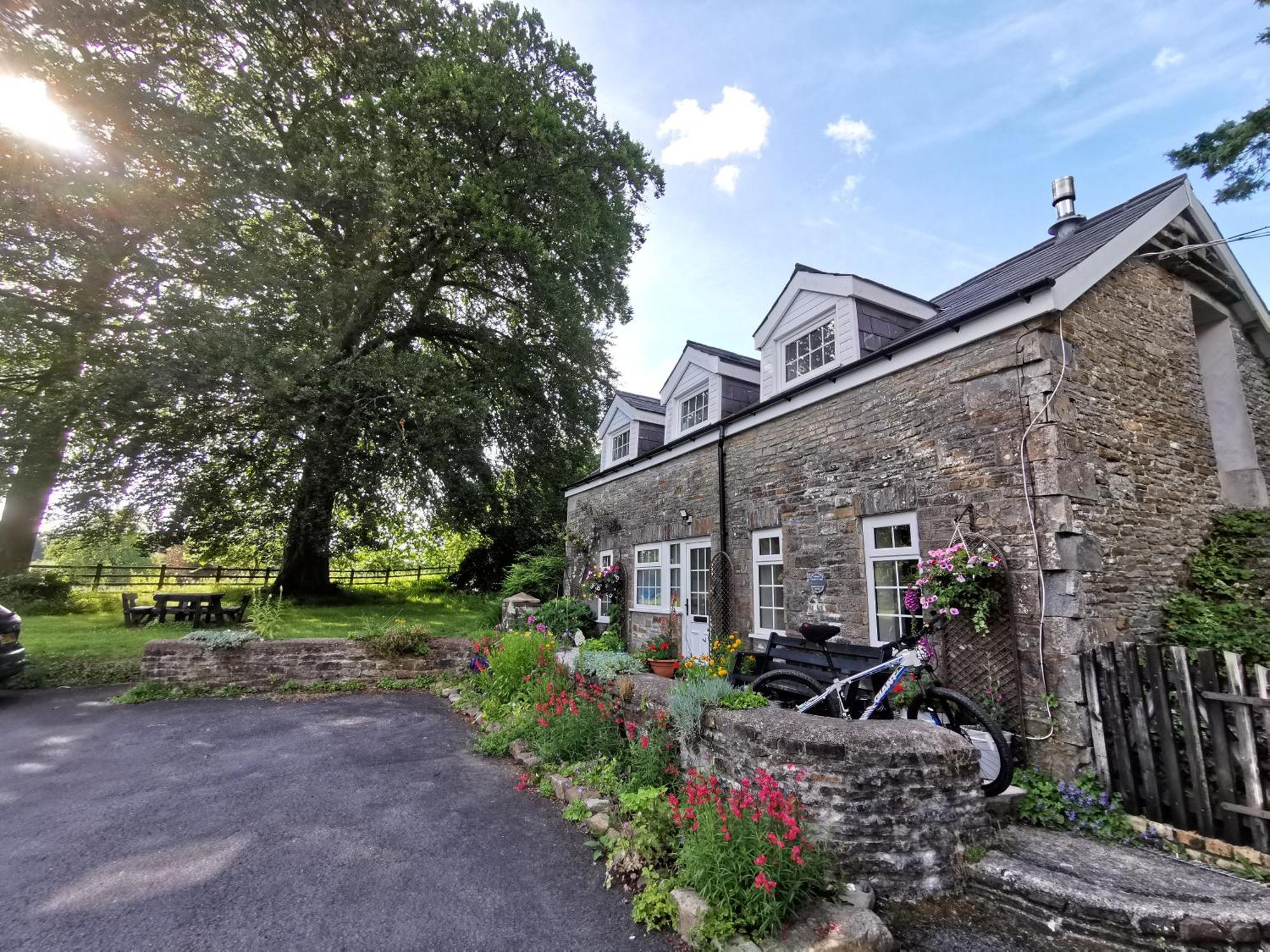 Swansea Valley Holiday Cottages Cilybebyll エクステリア 写真