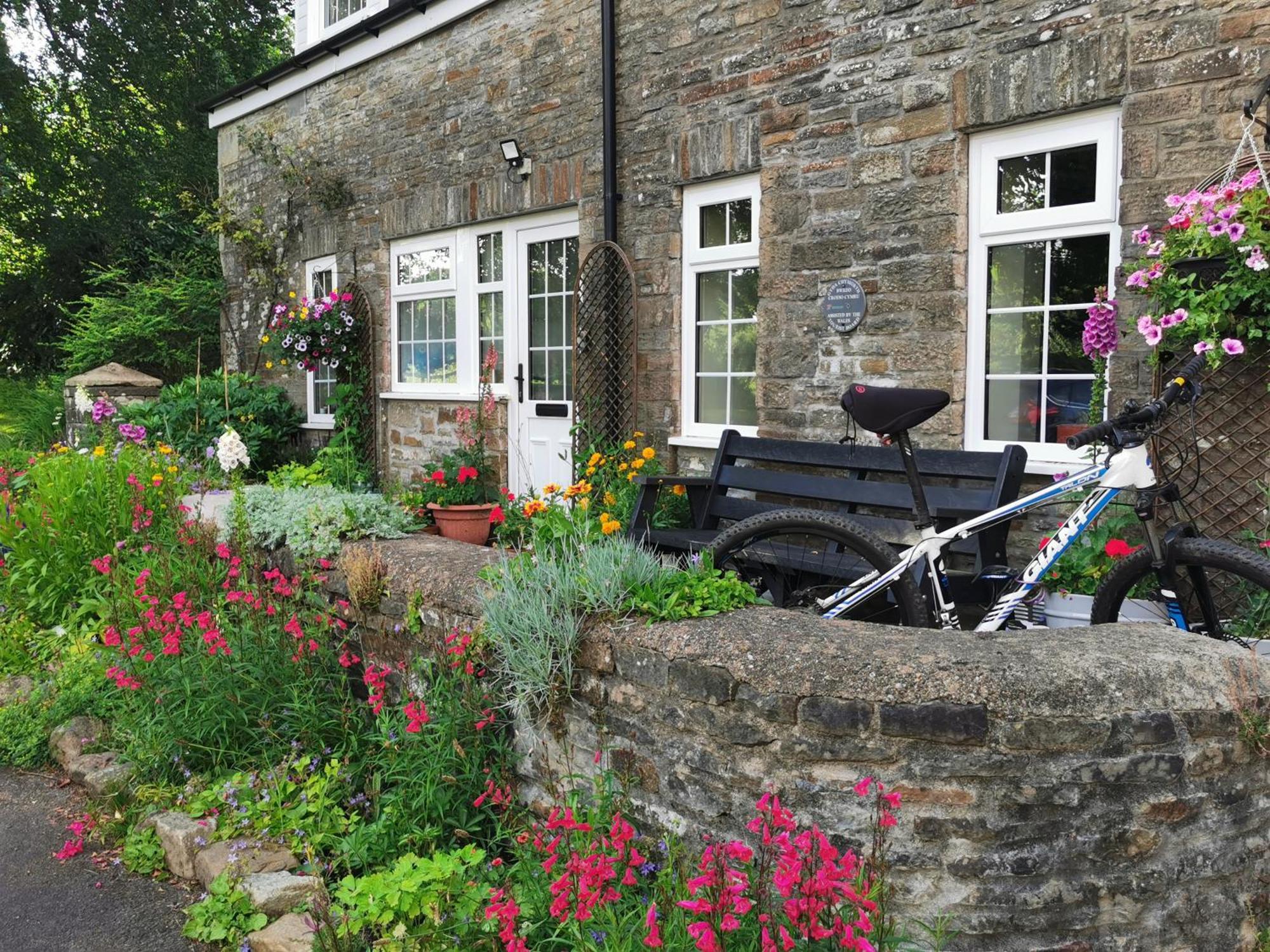 Swansea Valley Holiday Cottages Cilybebyll エクステリア 写真
