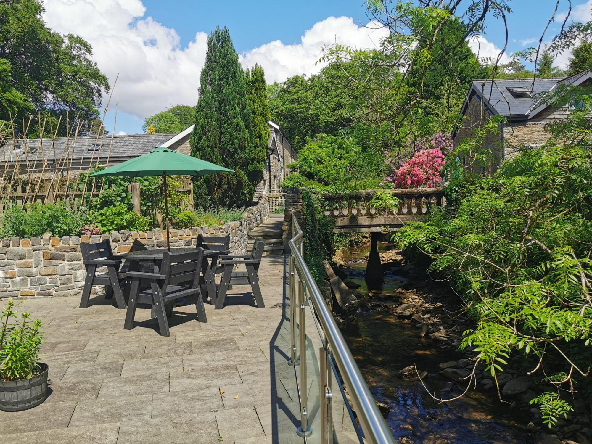 Swansea Valley Holiday Cottages Cilybebyll エクステリア 写真