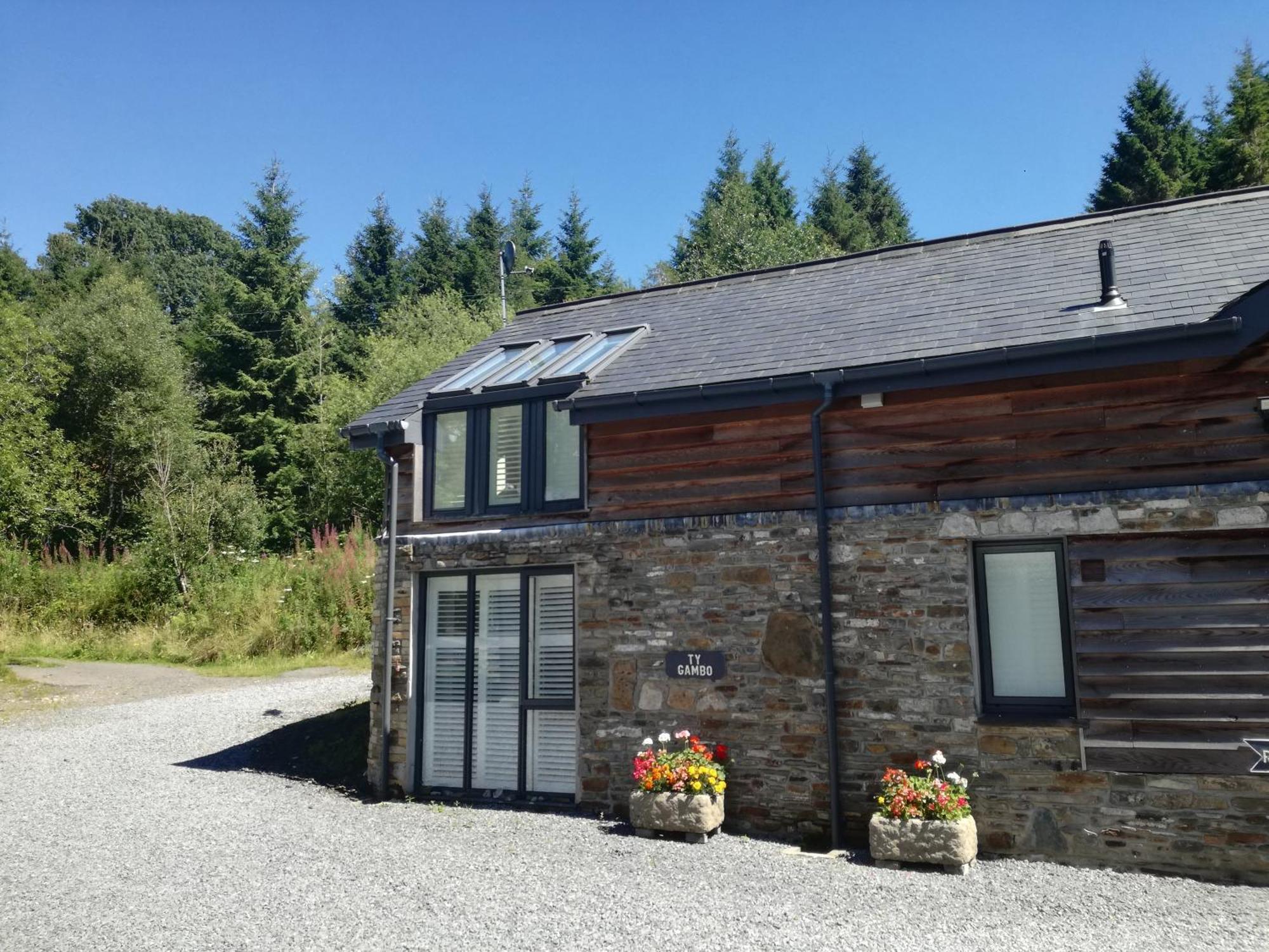 Swansea Valley Holiday Cottages Cilybebyll エクステリア 写真